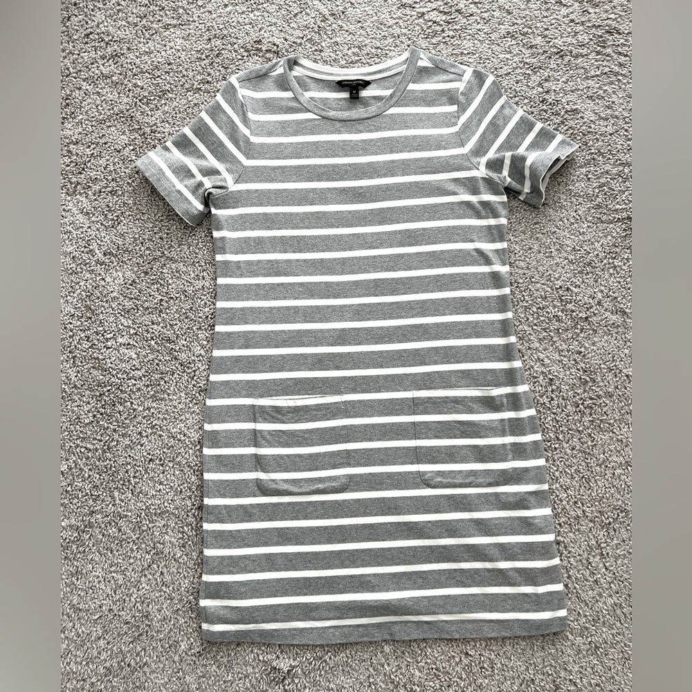 Gray and white striped Banana Republic dress with two front pockets.